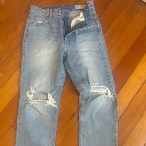 GAP Women’s Light Blue Distressed Jeans